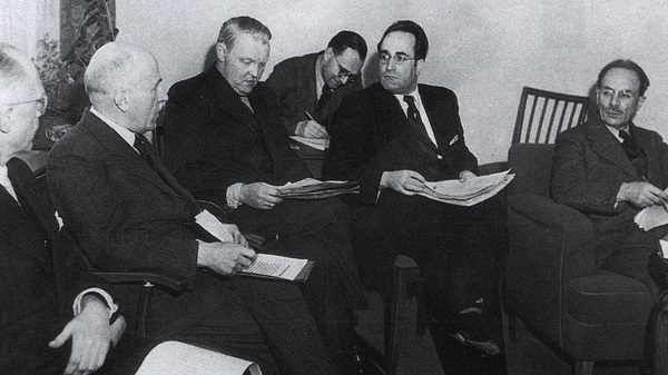 Minisiterratssitzung am 13. März 1946 in der Bayerischen Staatskanzlei | DANA-Bild der ICD Photo Section DEU 504989 – Privatbesitz Harald Hoegner, München